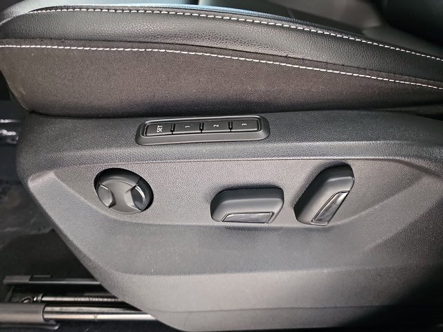 Used 2021 Volkswagen Atlas SEL R-Line image 31