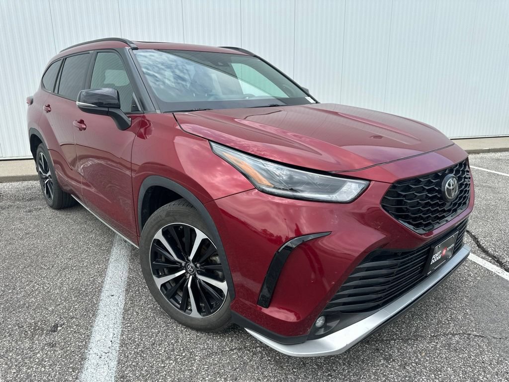 Used 2021 Toyota Highlander XSE AWD/4WD image 10