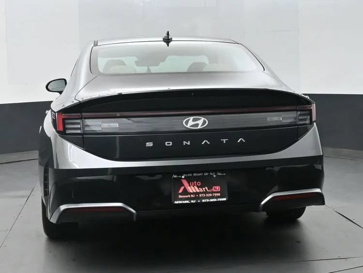 Used 2025 Hyundai Sonata SEL FWD image 8