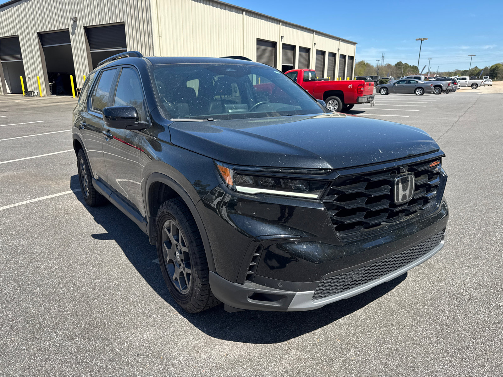Used 2025 Honda Pilot TrailSport image 4