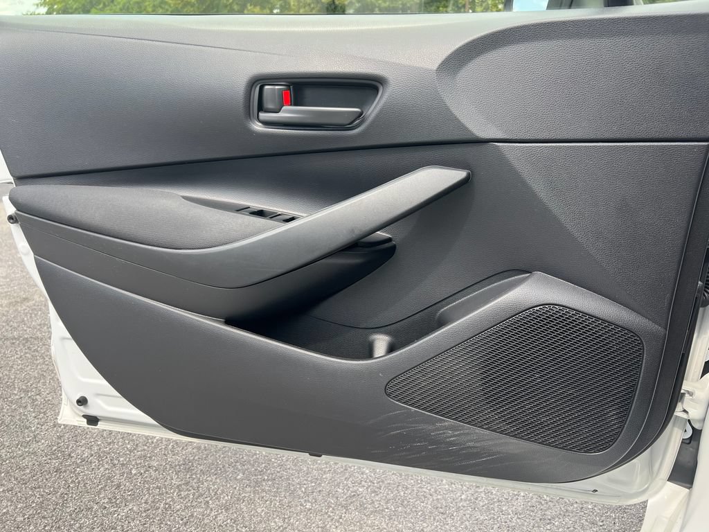 Used 2022 Toyota Corolla LE FWD image 17