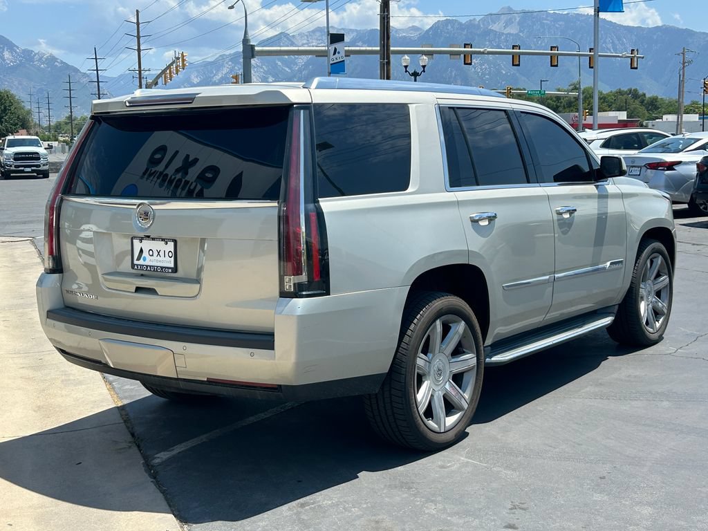 Used 2015 Cadillac Escalade Luxury AWD/4WD image 4