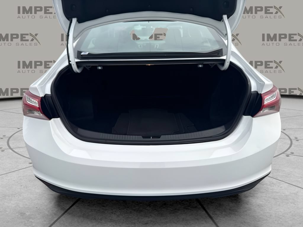 Used 2022 Chevrolet Malibu LT FWD image 16
