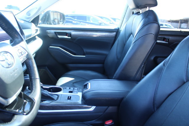 Used 2023 Toyota Highlander Limited FWD image 33