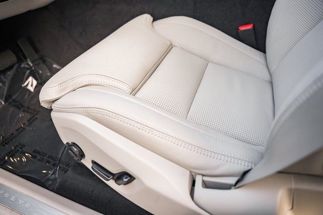 New 2026 Volvo XC60 B5 Ultra w/ Protection Package Premier image 35