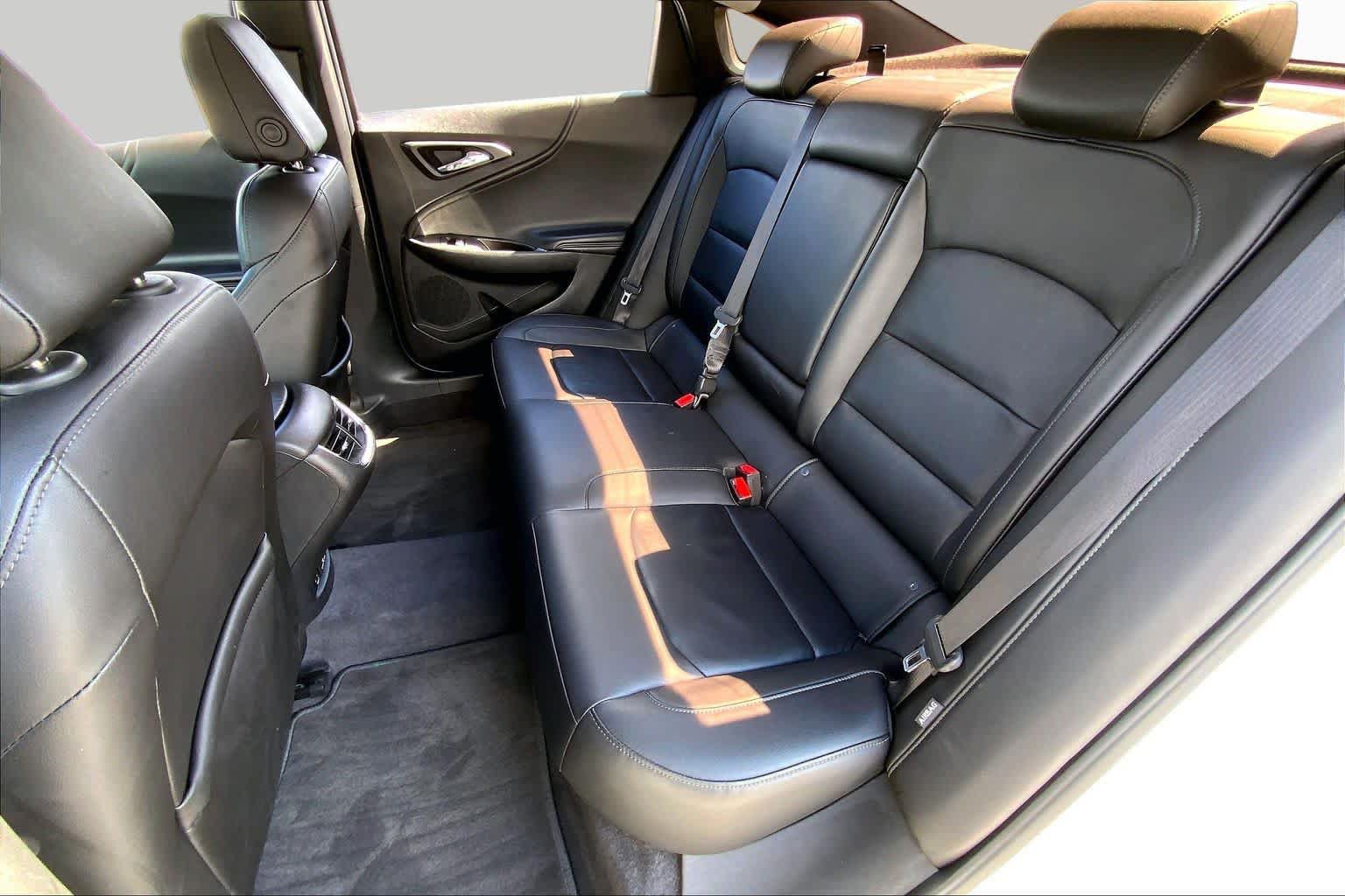 Used 2017 Chevrolet Malibu LT w/ Leather Package FWD image 20