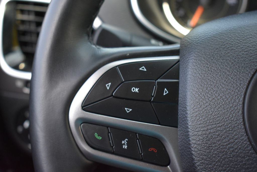 Used 2019 Jeep Cherokee Limited AWD/4WD image 14