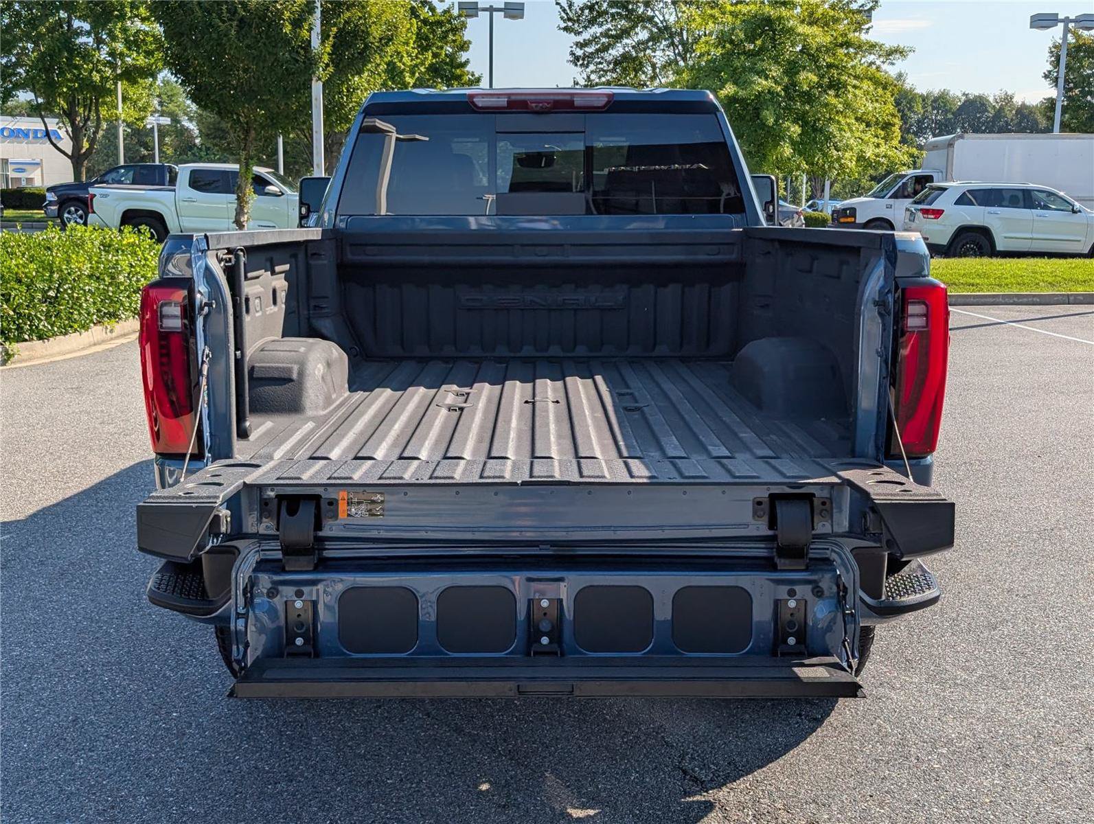 Used 2024 GMC Sierra 2500 Denali w/ Denali Reserve Package AWD/4WD image 15