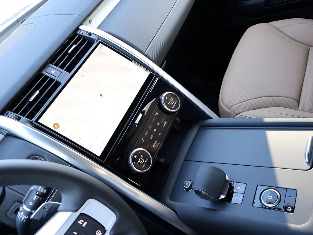 New 2026 Land Rover Discovery Limited Edition image 20