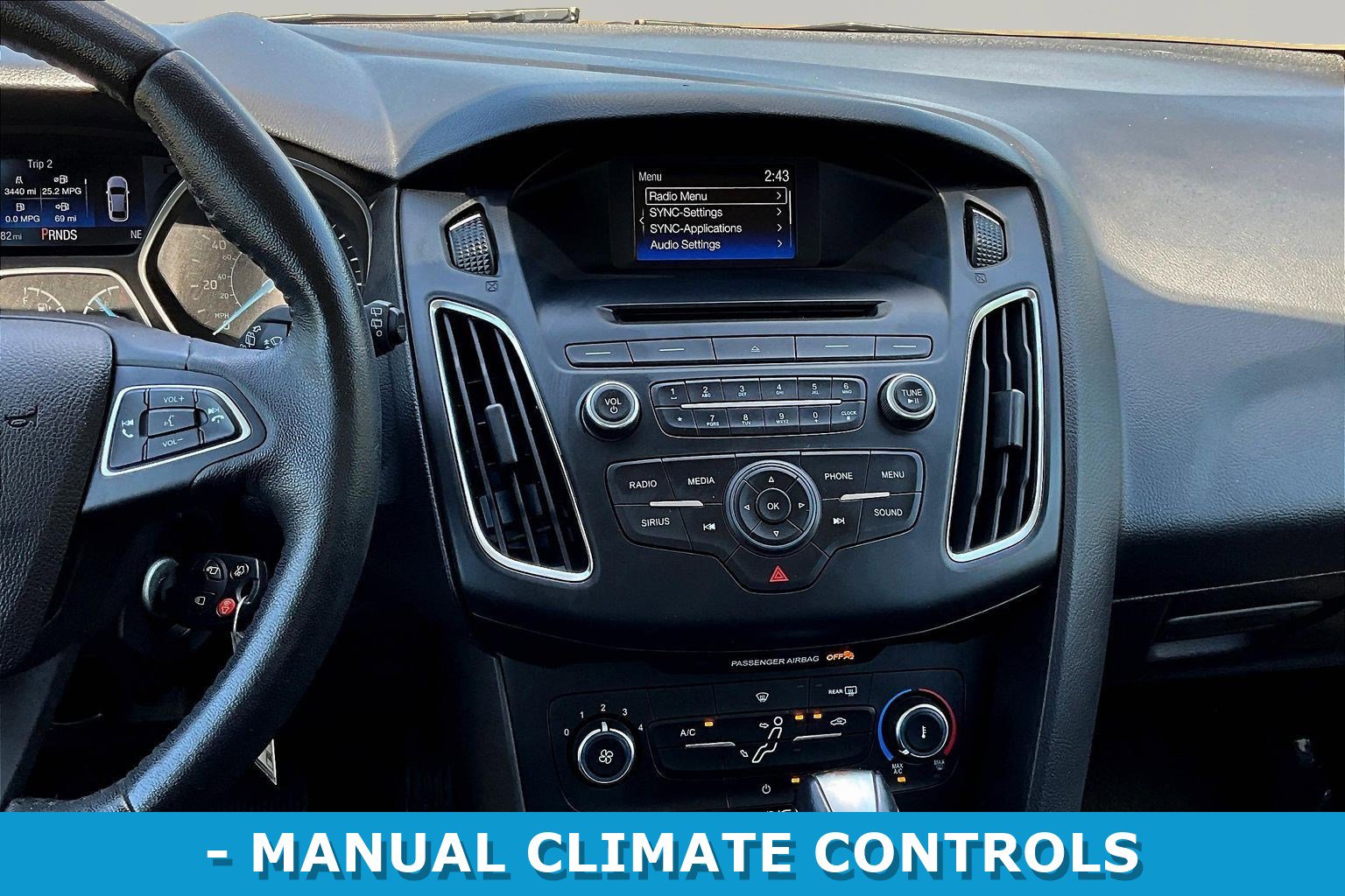 Used 2015 Ford Focus SE w/ Equipment Group 201A FWD image 9