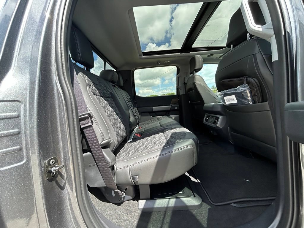 New 2026 Ford F250 Lariat w/ Black Appearance Package AWD/4WD image 32