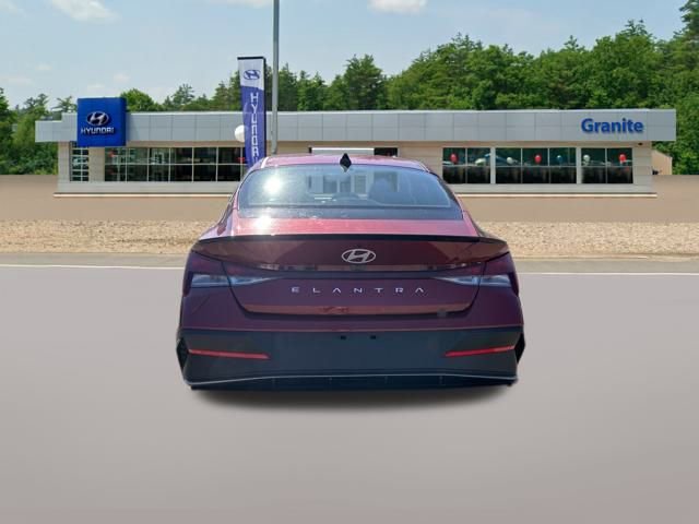 Certified 2025 Hyundai Elantra Sport image 9