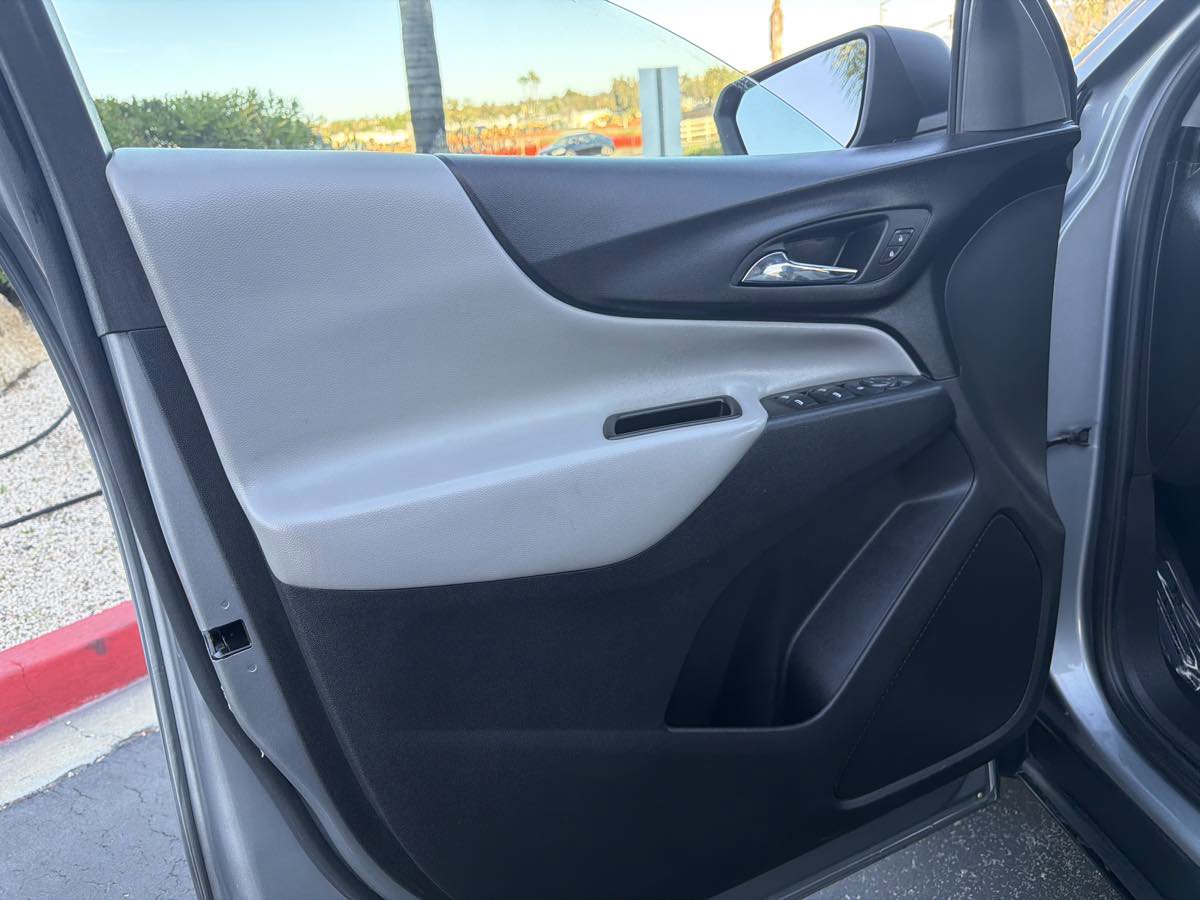 Used 2023 Chevrolet Equinox LS image 41