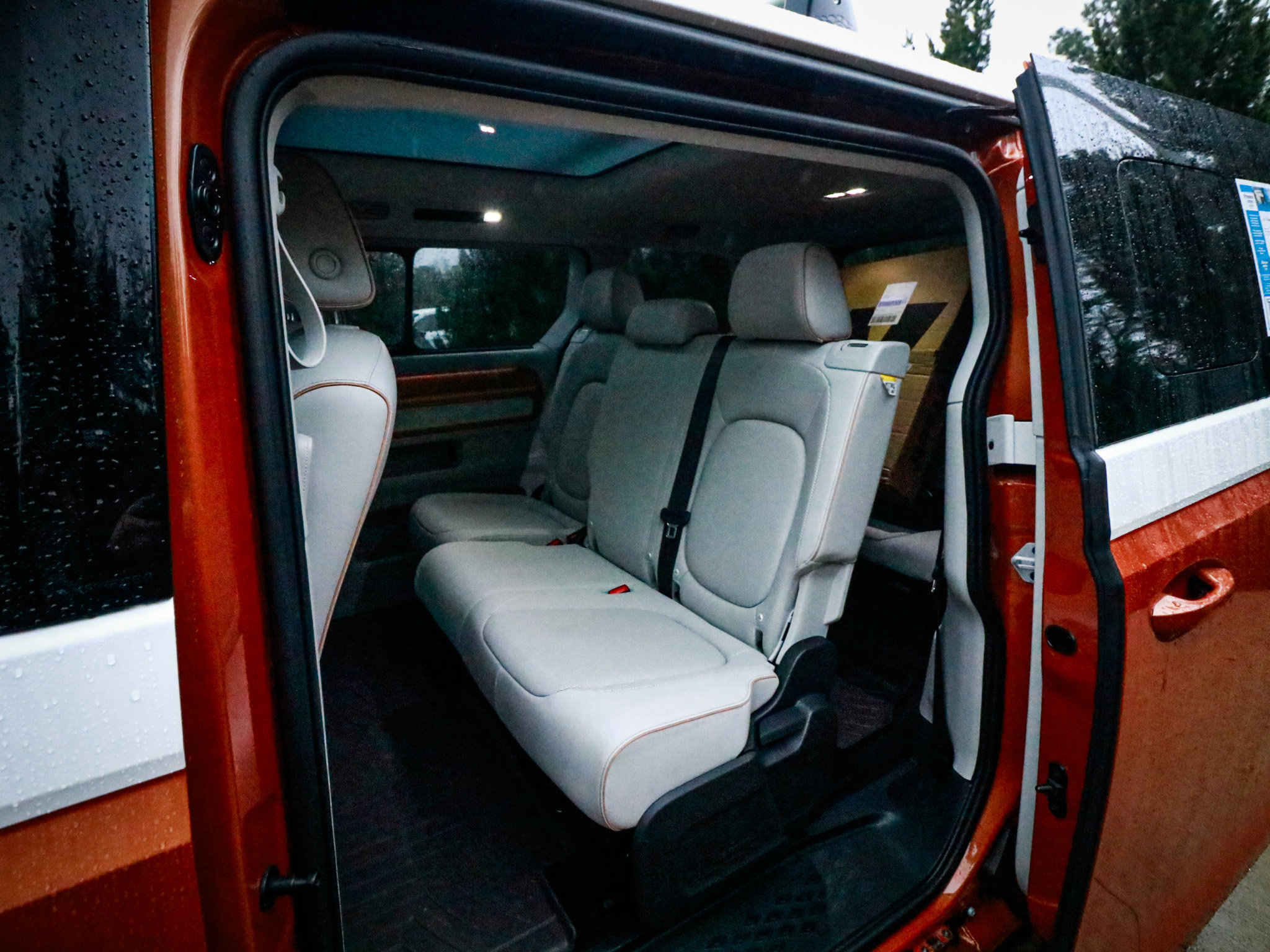 Used 2025 Volkswagen ID. Buzz 1st Edition image 30