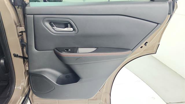 Used 2025 Nissan Rogue SV image 28