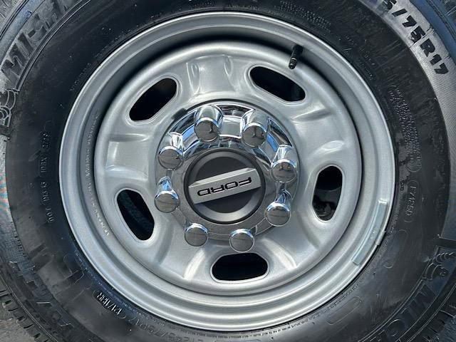 New 2026 Ford F250 XL w/ XL Chrome Package image 38