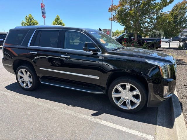 Used 2018 Cadillac Escalade Luxury RWD image 2