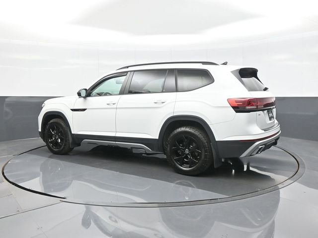Used 2024 Volkswagen Atlas Peak Edition SE AWD/4WD image 5