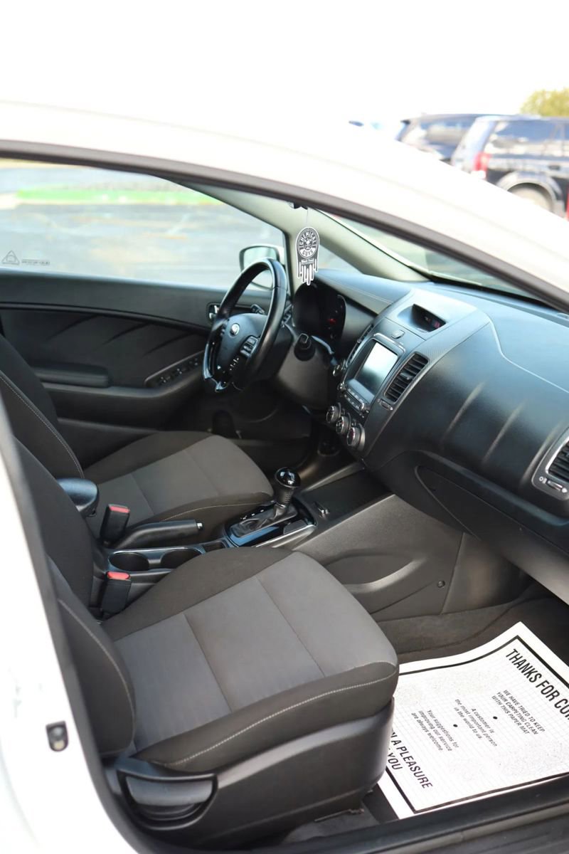 Used 2017 Kia Forte S w/ S Technology Package image 37