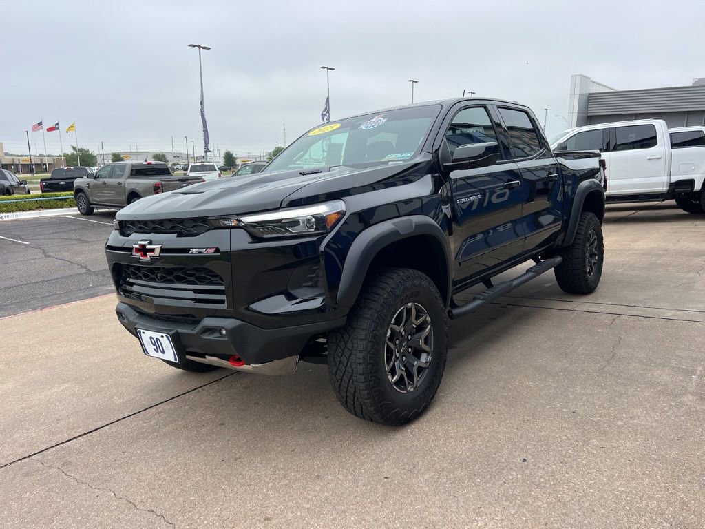 Used 2025 Chevrolet Colorado ZR2 w/ Technology Package AWD/4WD image 5