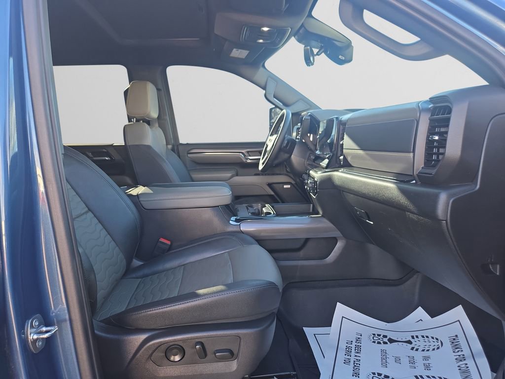 Used 2024 Chevrolet Silverado 2500 ZR2 w/ Technology Package image 17