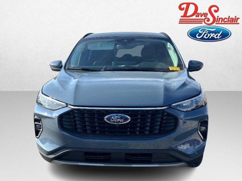 Used 2023 Ford Escape Platinum image 2