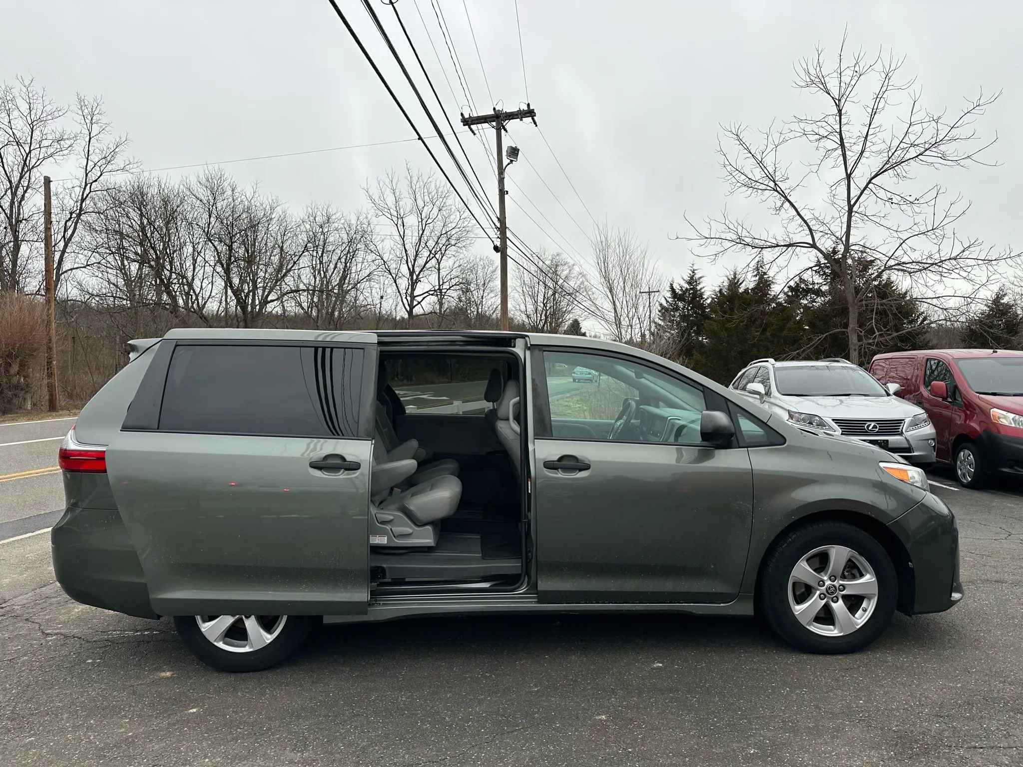 Used 2020 Toyota Sienna L image 34