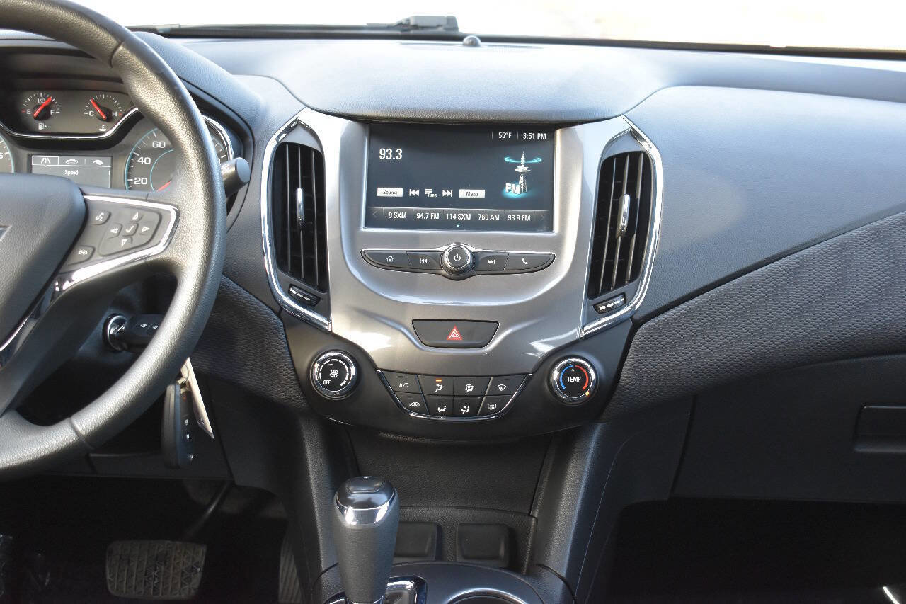 Used 2017 Chevrolet Cruze LT FWD image 23