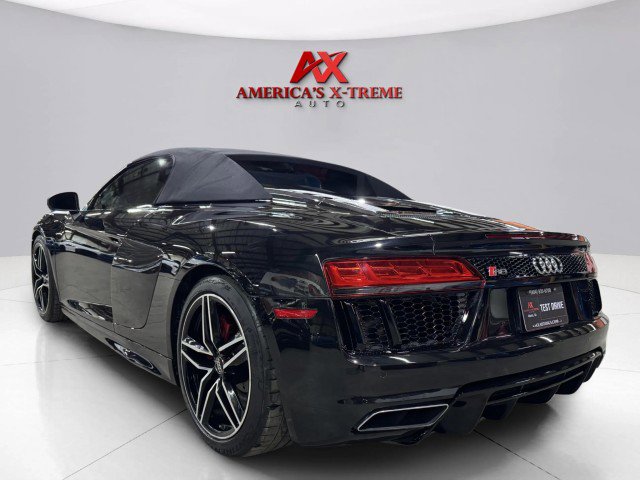 Used 2017 Audi R8 V10 w/ Carbon Exterior Package image 3