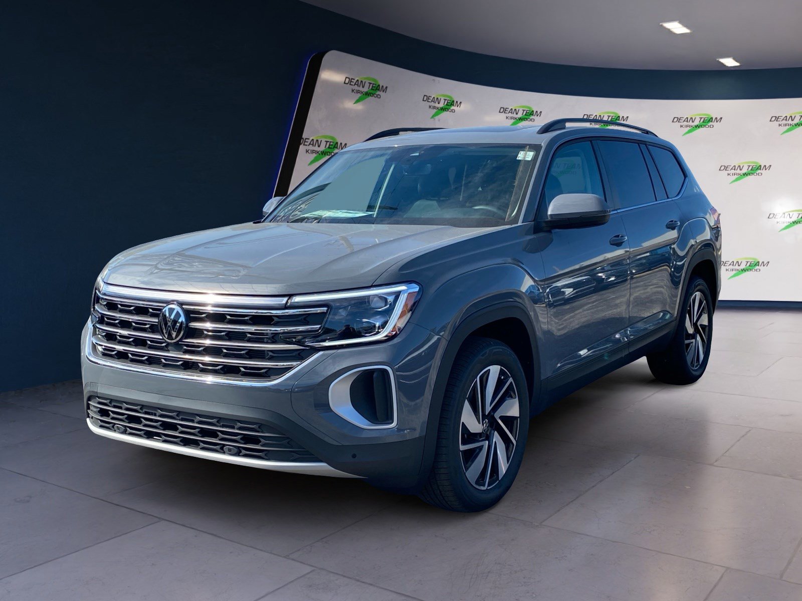 New 2026 Volkswagen Atlas SE image 2
