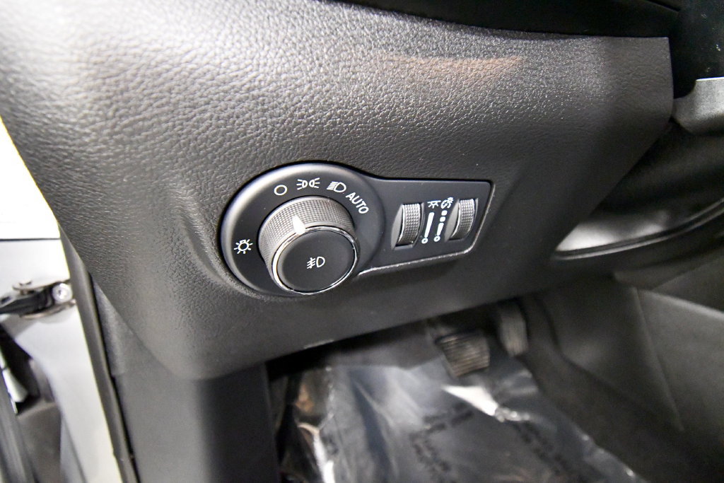 Used 2025 Jeep Compass Trailhawk AWD/4WD image 19