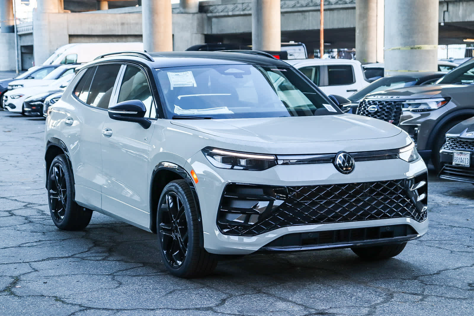 New 2026 Volkswagen Tiguan SE R-Line image 3