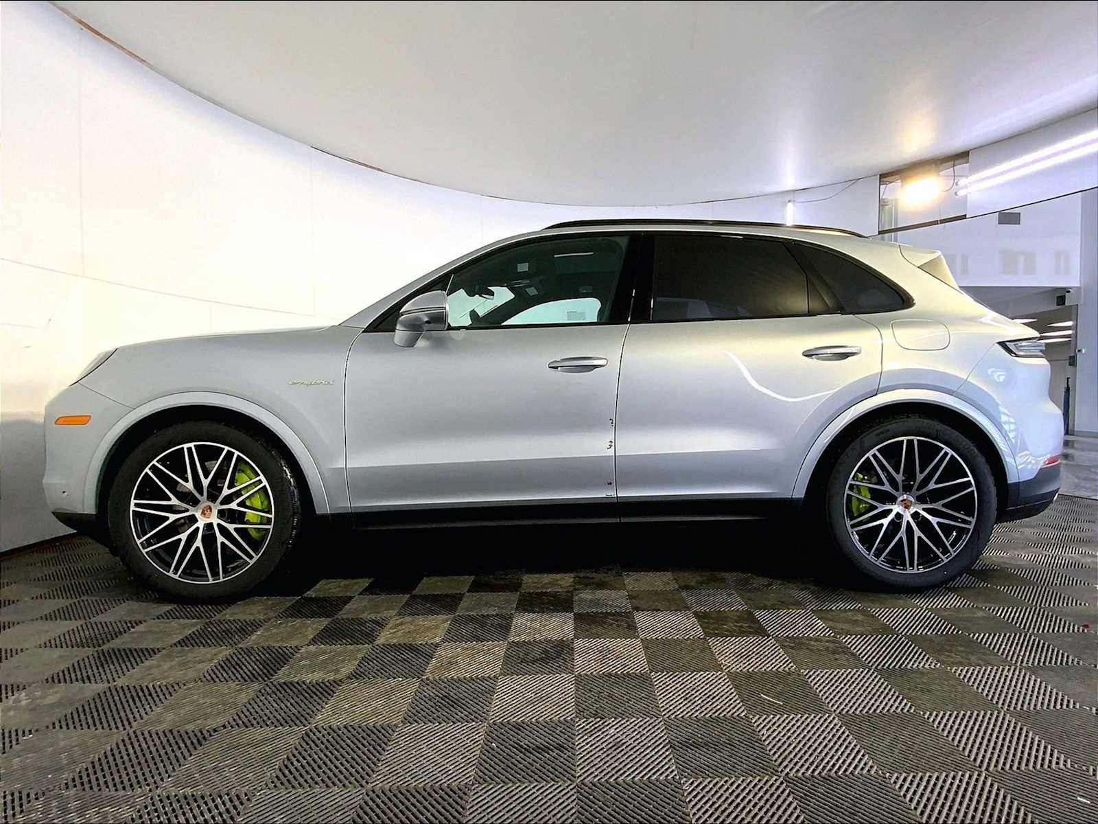 New 2026 Porsche Cayenne E-Hybrid image 2
