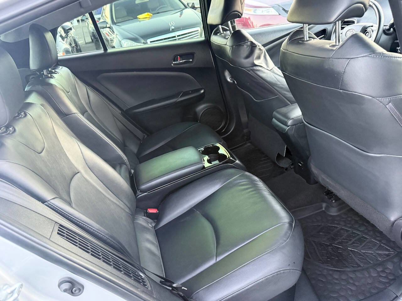 Used 2018 Toyota Prius Prime Premium image 17