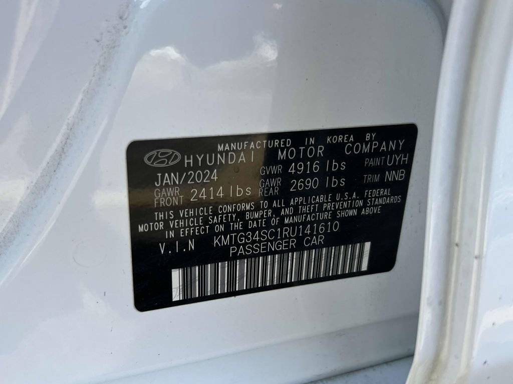 Used 2024 Genesis G70 2.5T image 17