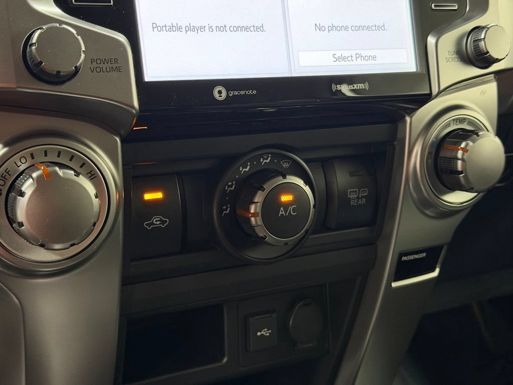 Used 2020 Toyota 4Runner SR5 AWD/4WD image 34