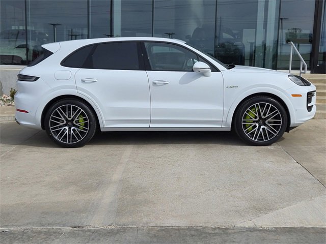 New 2025 Porsche Cayenne Turbo image 8