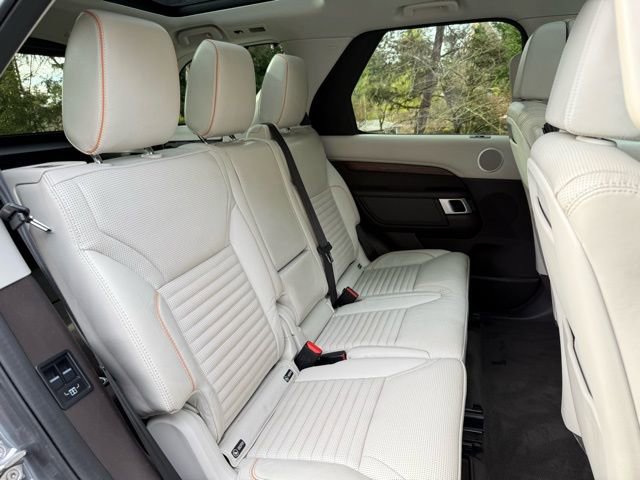 Used 2017 Land Rover Discovery HSE Luxury image 29