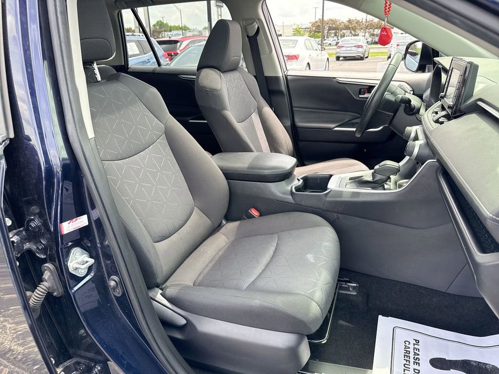 Used 2022 Toyota RAV4 XLE AWD/4WD image 25