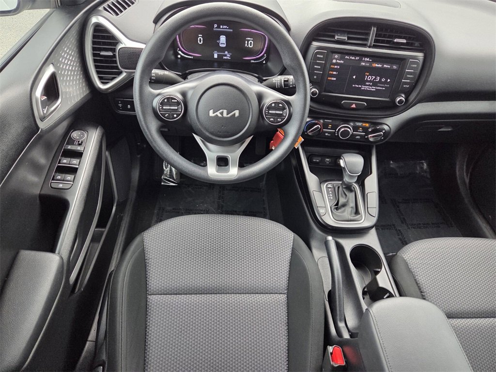 Used 2023 Kia Soul LX w/ LX Technology Package image 8