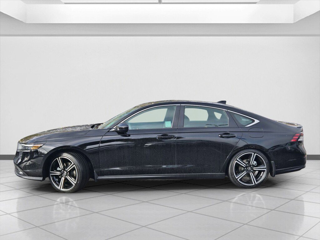 Used 2025 Honda Accord Sport image 8