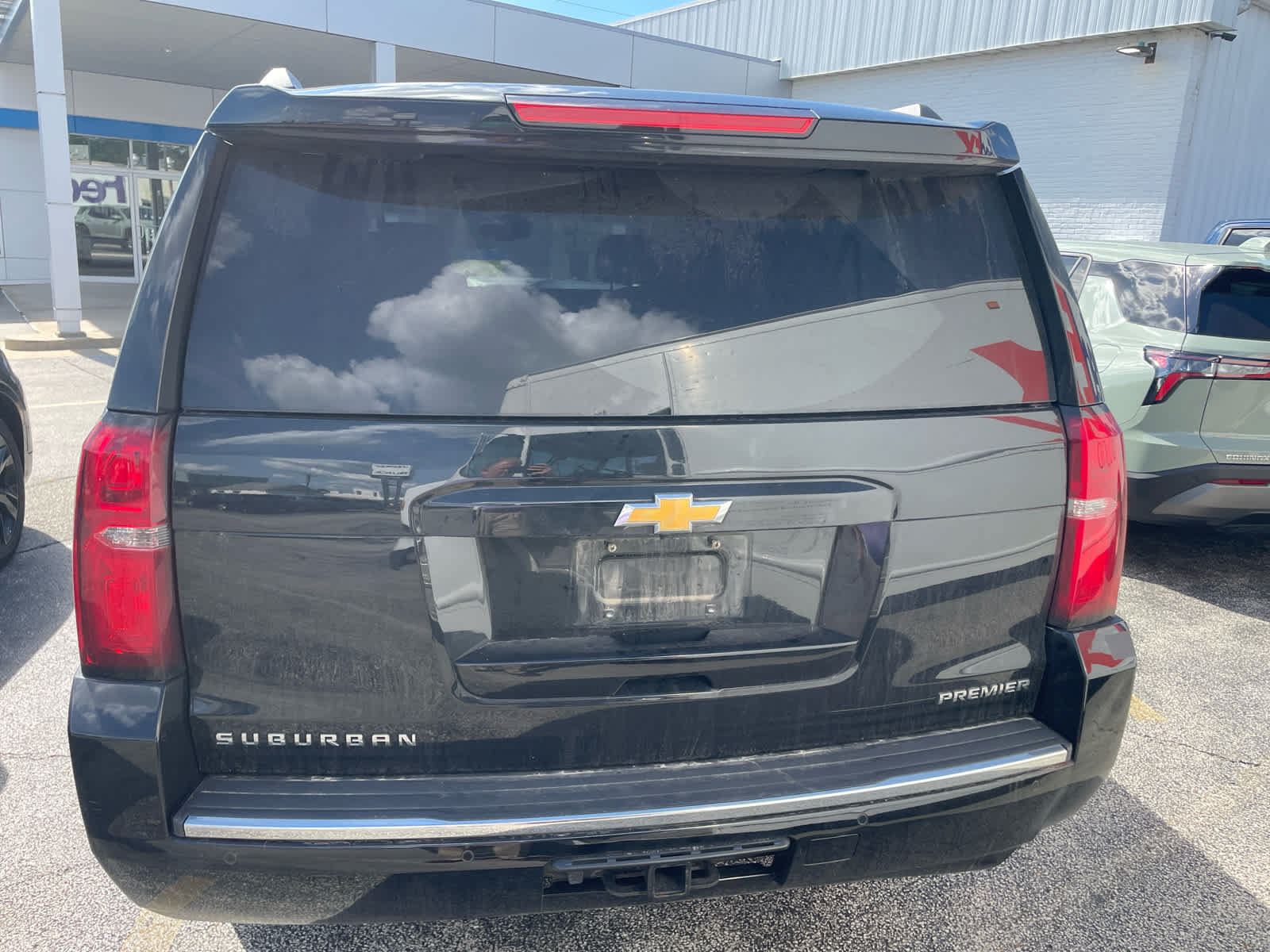 Used 2020 Chevrolet Suburban Premier AWD/4WD image 2