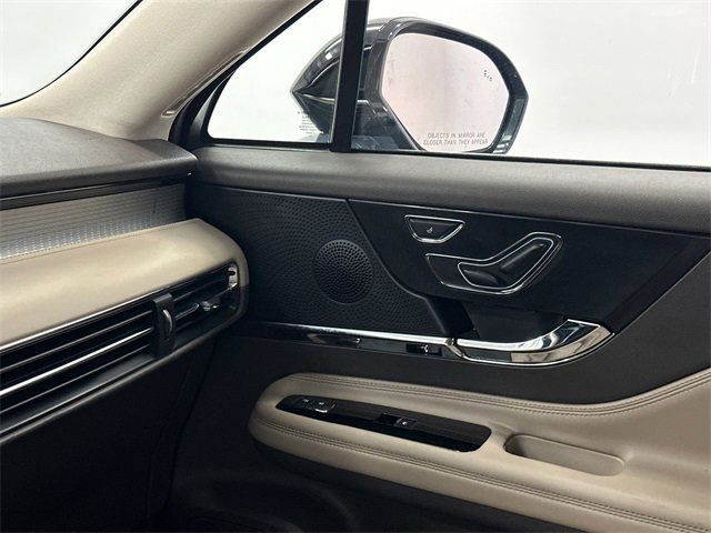 Used 2023 Lincoln Corsair AWD image 30