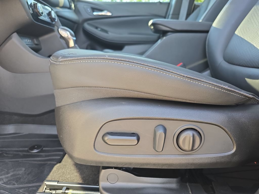 Used 2023 Buick Encore GX Essence w/ Experience Buick Package AWD/4WD image 31