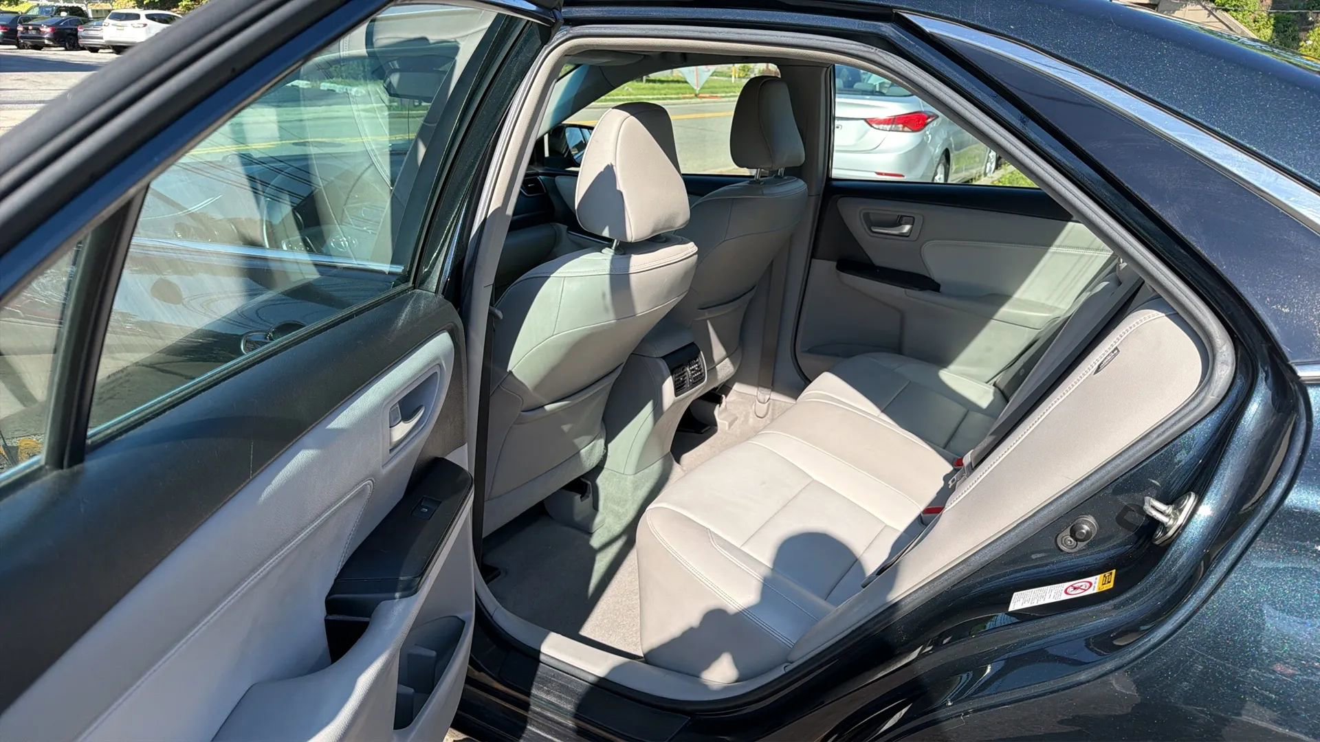 Used 2016 Toyota Camry XLE w/ Moonroof Package FWD image 27