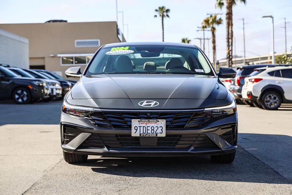 Certified 2024 Hyundai Elantra Limited FWD image 2