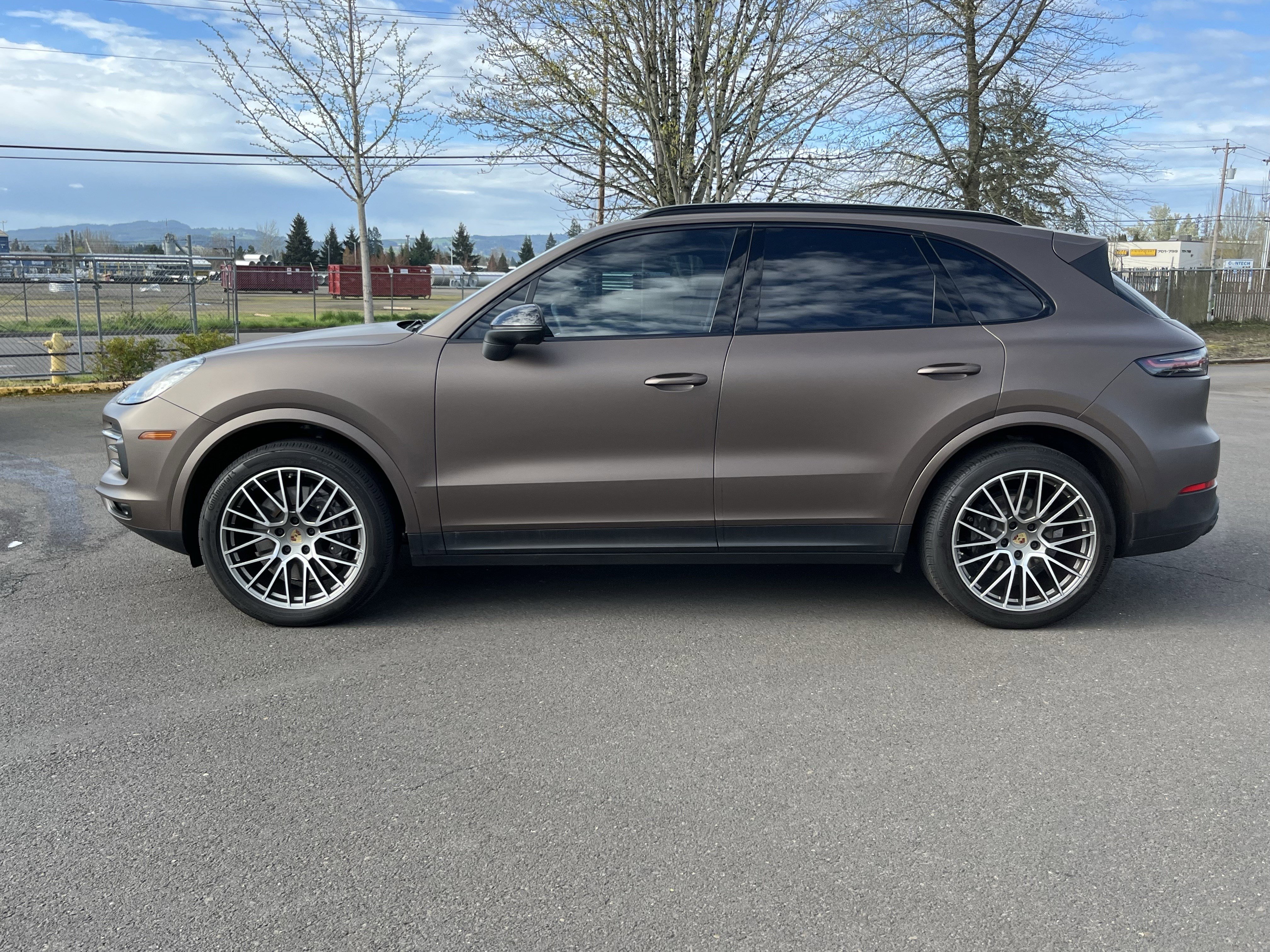 Used 2023 Porsche Cayenne Platinum Edition image 2