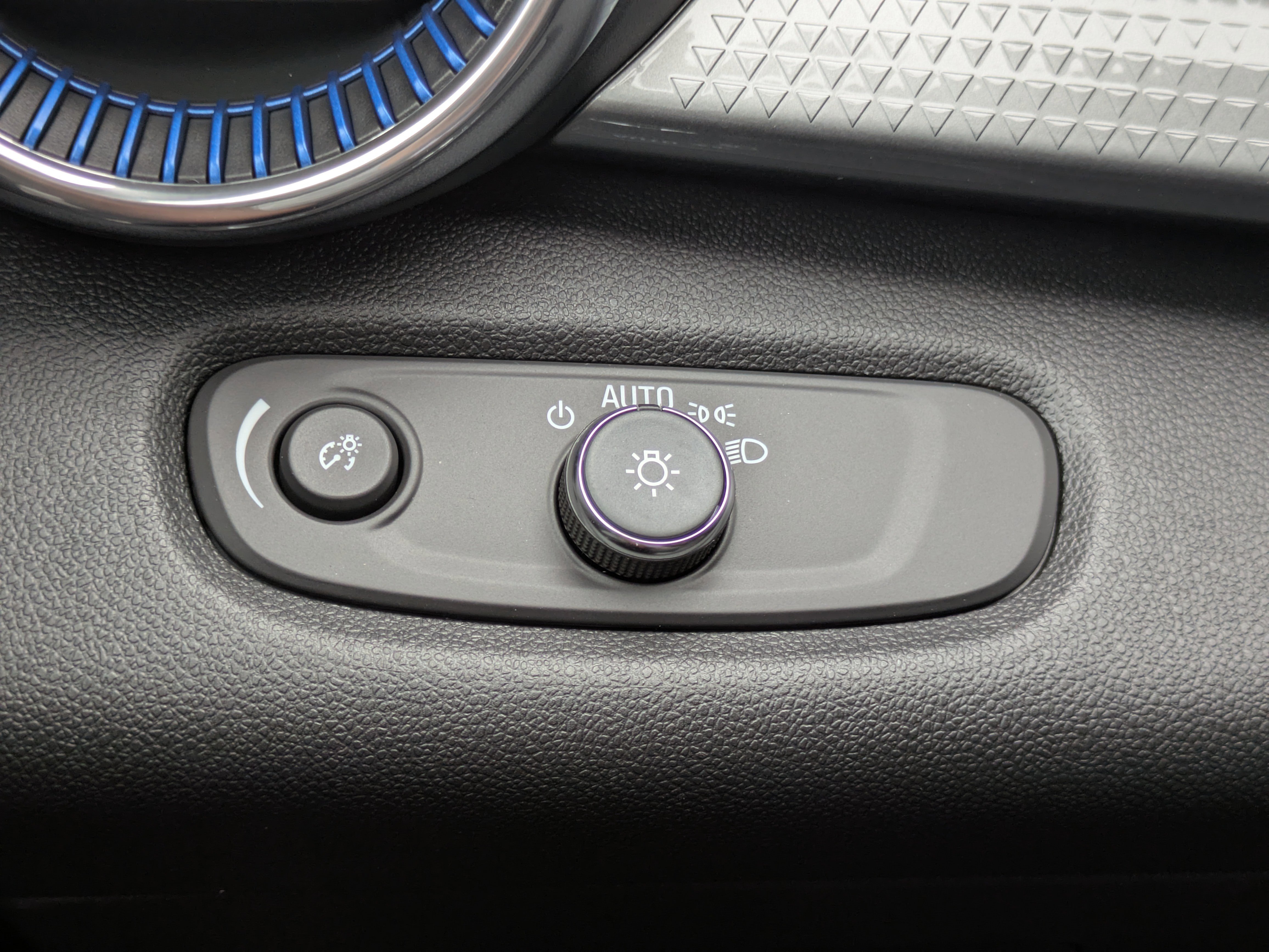 New 2026 Chevrolet Trax LT w/ Driver Confidence Package image 13