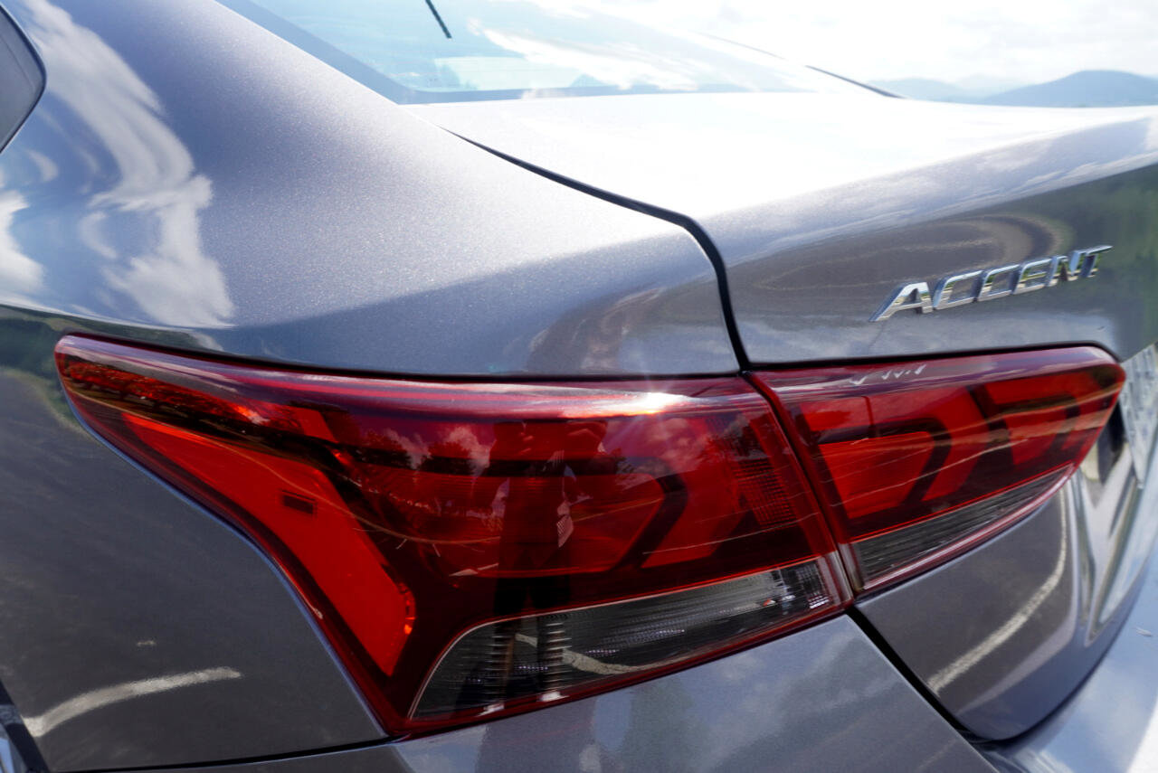 Used 2022 Hyundai Accent SE image 11