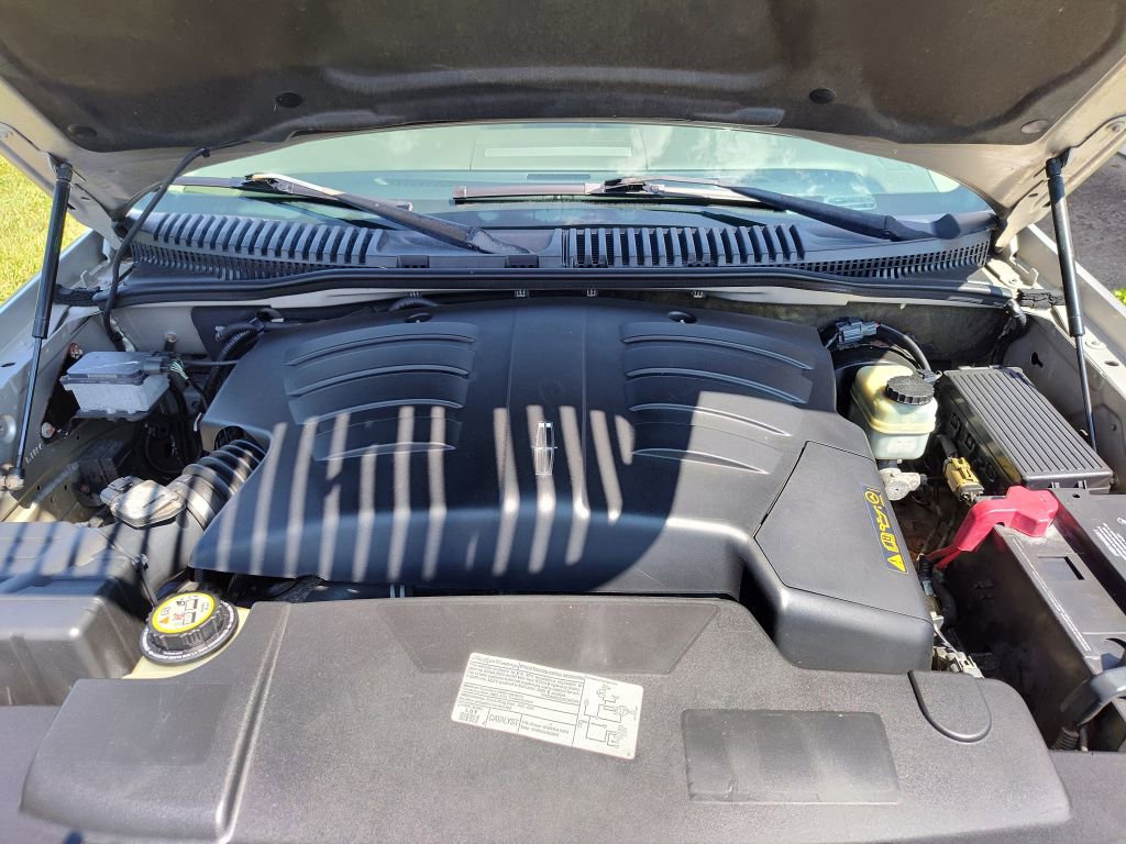 Used 2004 Lincoln Aviator AWD image 10